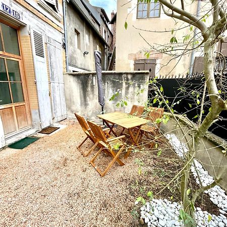 La Maison Des Cours - Wifi - Centre Ville Moulins  Exterior foto