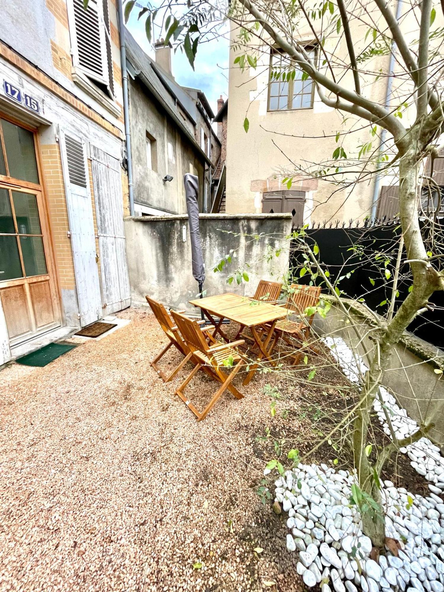 La Maison Des Cours - Wifi - Centre Ville Moulins  Exterior foto